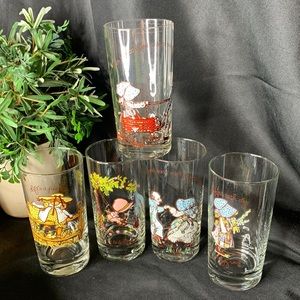 Set of 5 Super vintage 1967-1978 Holly Hobbie 12 oz glass tumblers